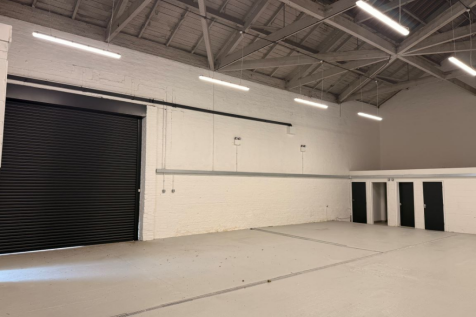 An empty arch with white lining