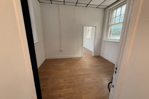 An empty arch with white lining