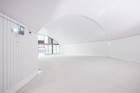 An empty arch with white lining