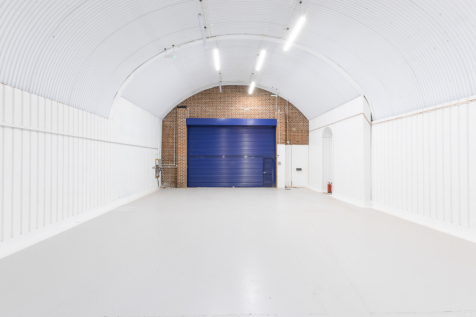 An empty arch with white lining