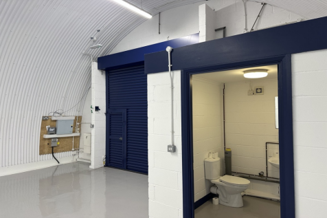 An empty arch with lining and a WC cubicle to the front