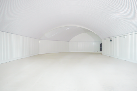 An empty arch with white lining