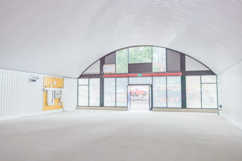 An empty arch with white lining