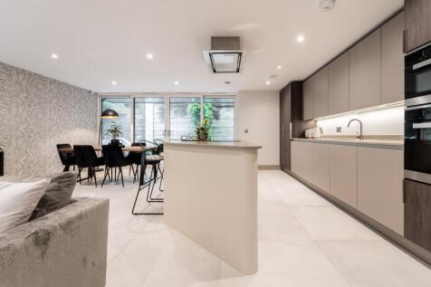 Kitchen and Lounge