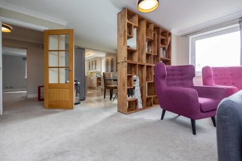 Lounge divider
