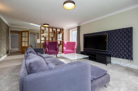 Lounge to Kitchen