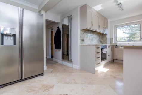 Kitchen to hallway