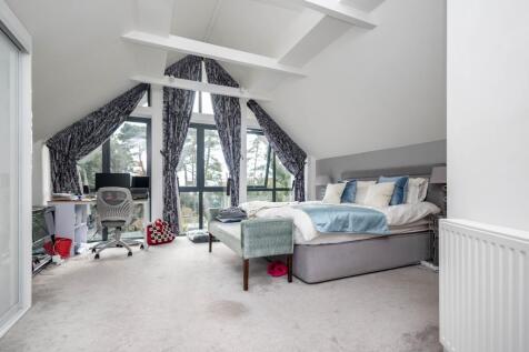 Master Bedroom (2)