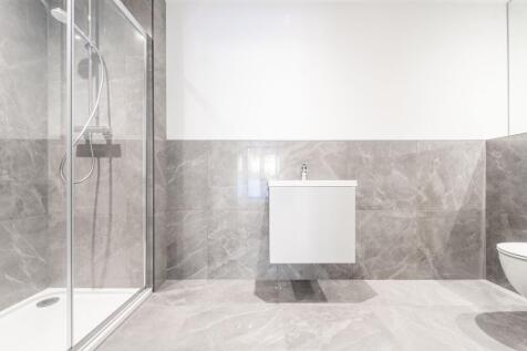 Ensuite to bedroom t