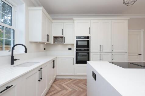 Kitchen sink area