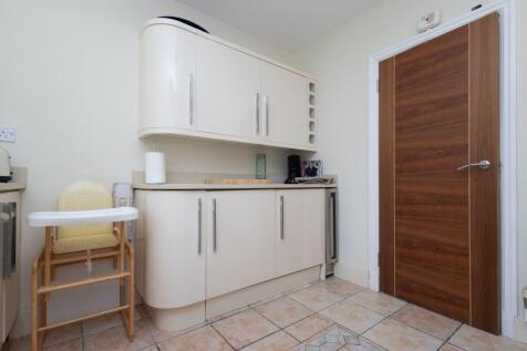 Kitchen side area
