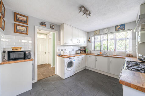 Kitchen Photo 2