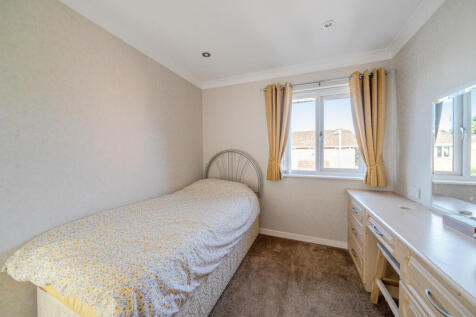 Bedroom 3 Photo 2