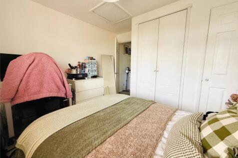 Bedrooom Photo 2