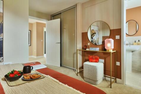 Large main bedroom