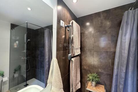 Master Bathroom G