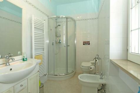 Guest Bathroom (1)