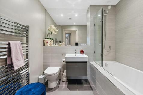 main bathroom.jpeg