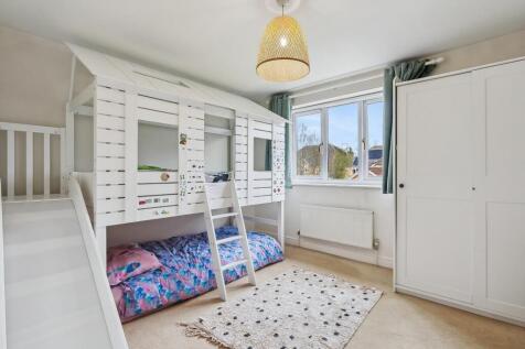second bedroom.jpeg