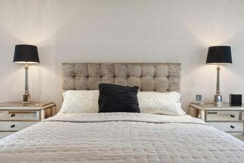 principal bed.jpeg
