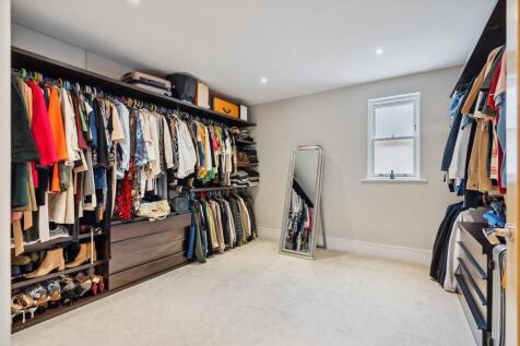 walk in wardrobe.jpeg