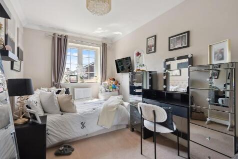 second bedroom.jpeg