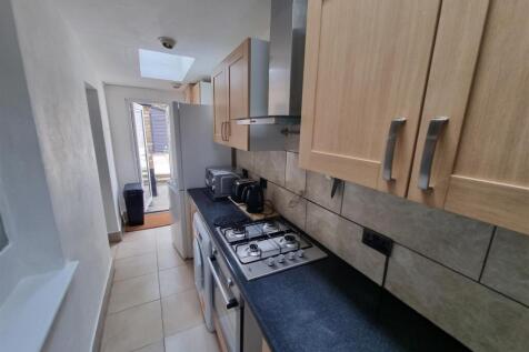 11a Pevensey Road Kitchen.jpg