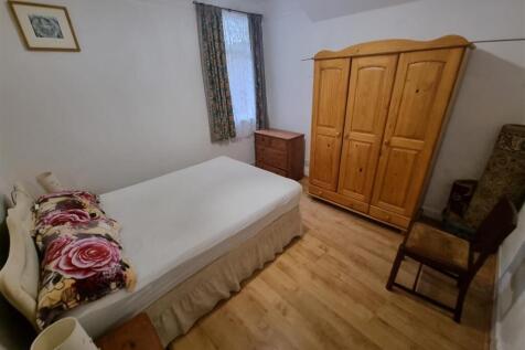 11a Pevensey Road Bedroom 2.jpg