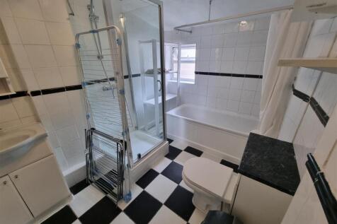 11a Pevensey Road Bathroom.jpg