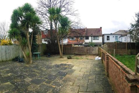 Flat 11, 31 Belmont Road Shared Garden.jpg