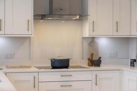 A1234-092-3-Bed-House-Mountbatten-Park,-North-Badd