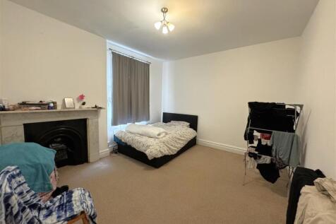 Flat 3 Loung and Bedroom.jpeg