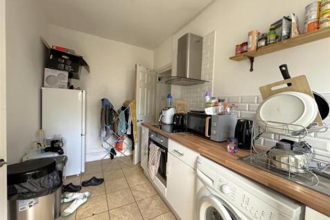 Flat 4 Kitchen.jpeg