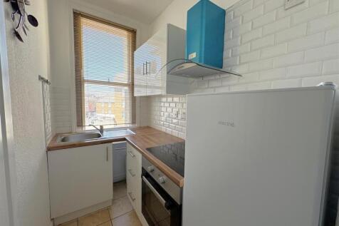 Flat 5 Kitchen.jpg