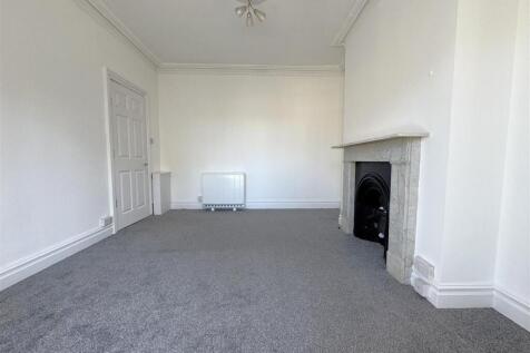 Flat 5 Living Room 2.jpg