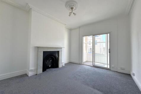 Flat 5 Living Room.jpg