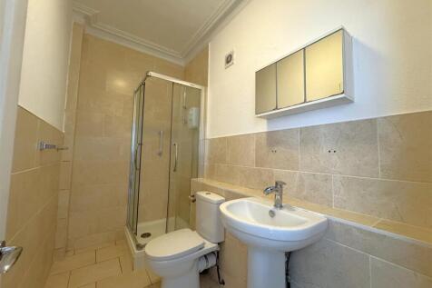 Flat 5 Shower Room.jpg