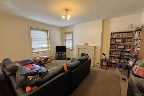 Flat 7 Living Room.jpeg