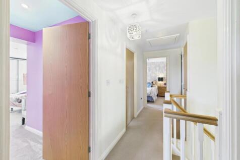 CAM03975G0-PR0095-STILL021.jpg