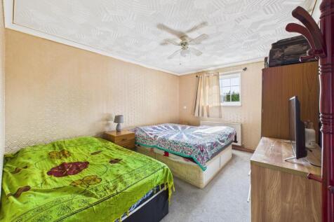 CAM03975G0-PR0122-STILL014.jpg