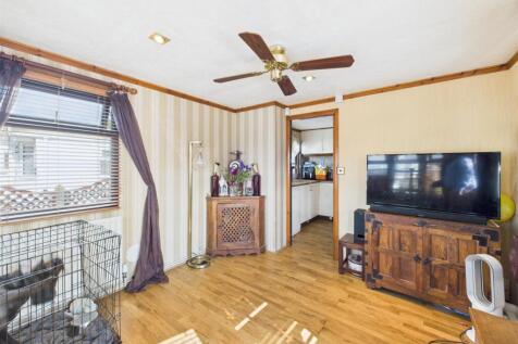 CAM03975G0-PR0121-STILL012.jpg