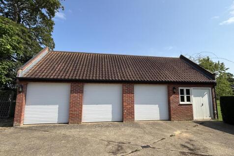 Triple Garage with storage room