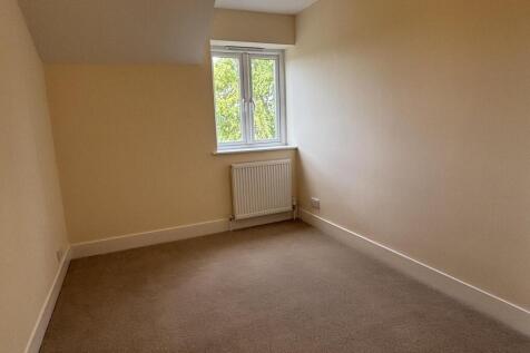 Rear bedroom