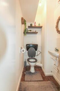 Guest W.C/Toilet 