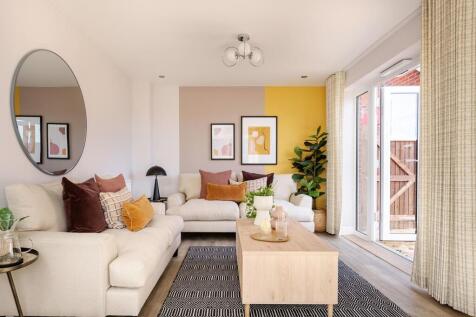 There&#39;s space for two 3-seater sofas in the living room