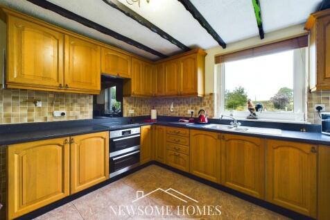 Kitchen/ Dining Room