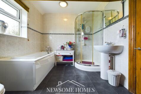 Bath/ Shower Room