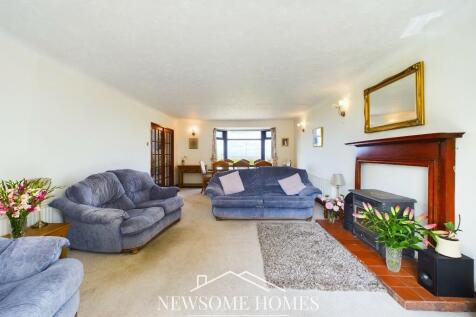 Lounge/ Dining Room