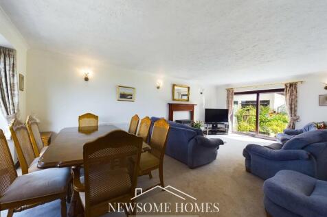 Lounge/ Dining Room