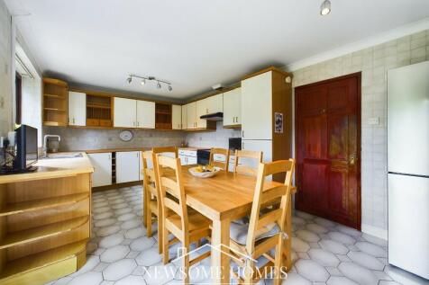Kitchen/ Dining Room